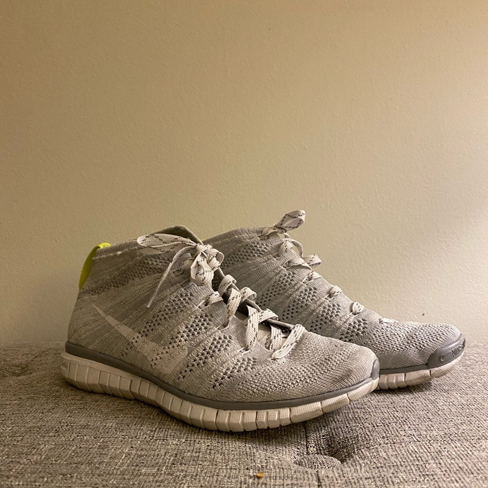 Nike Flyknit Chukkas in Grey/White/Volt